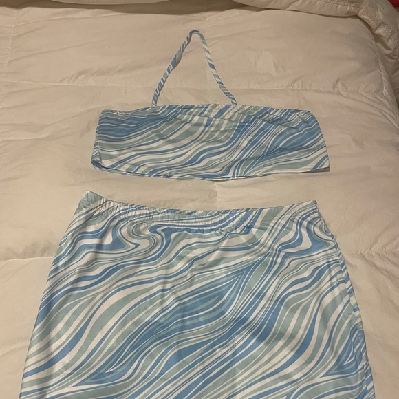 NEVER WORN Cross Front One Shoulder Two Piece Set Size 2X - Picture 2 of 4
